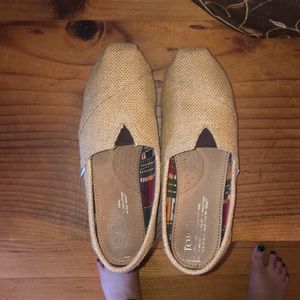 Toms burlap